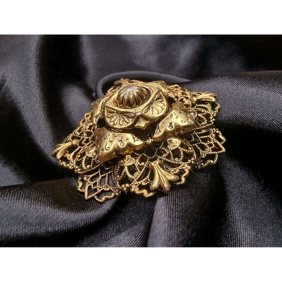 Vintage Filigree Gold-Tone Floral Brooch Pin With Intricate Detailing & Layered - Picture 3 of 4